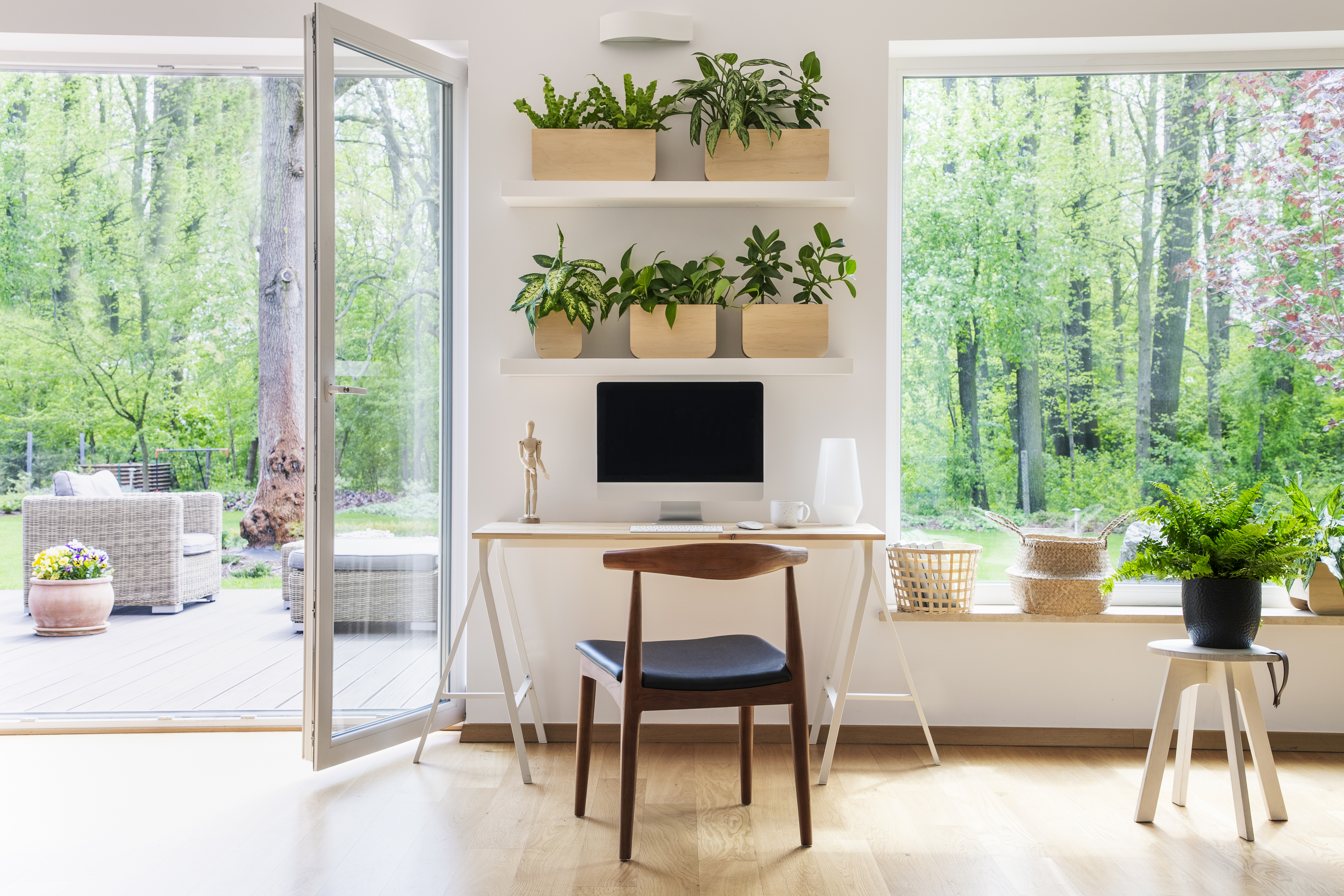 Estudio con vista al jardin